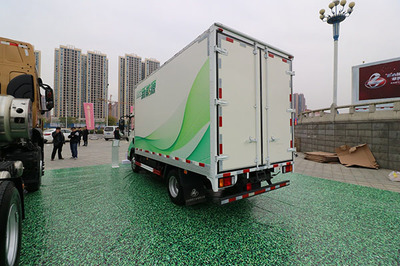 新能源時(shí)代，看我的！乘龍L2 EV輕卡躍市而來(lái)，引領(lǐng)城市配送新變革